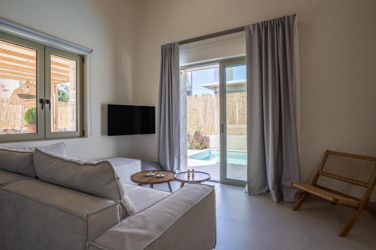 Villa Papadria - Modern Luxury Near Kathisma Tsoukaládhes