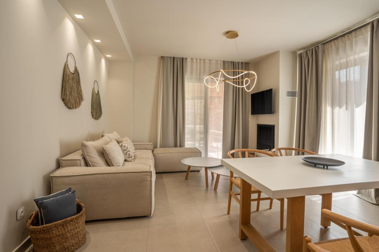 Papadria - Modern Luxury Near Kathisma Tsoukaládhes