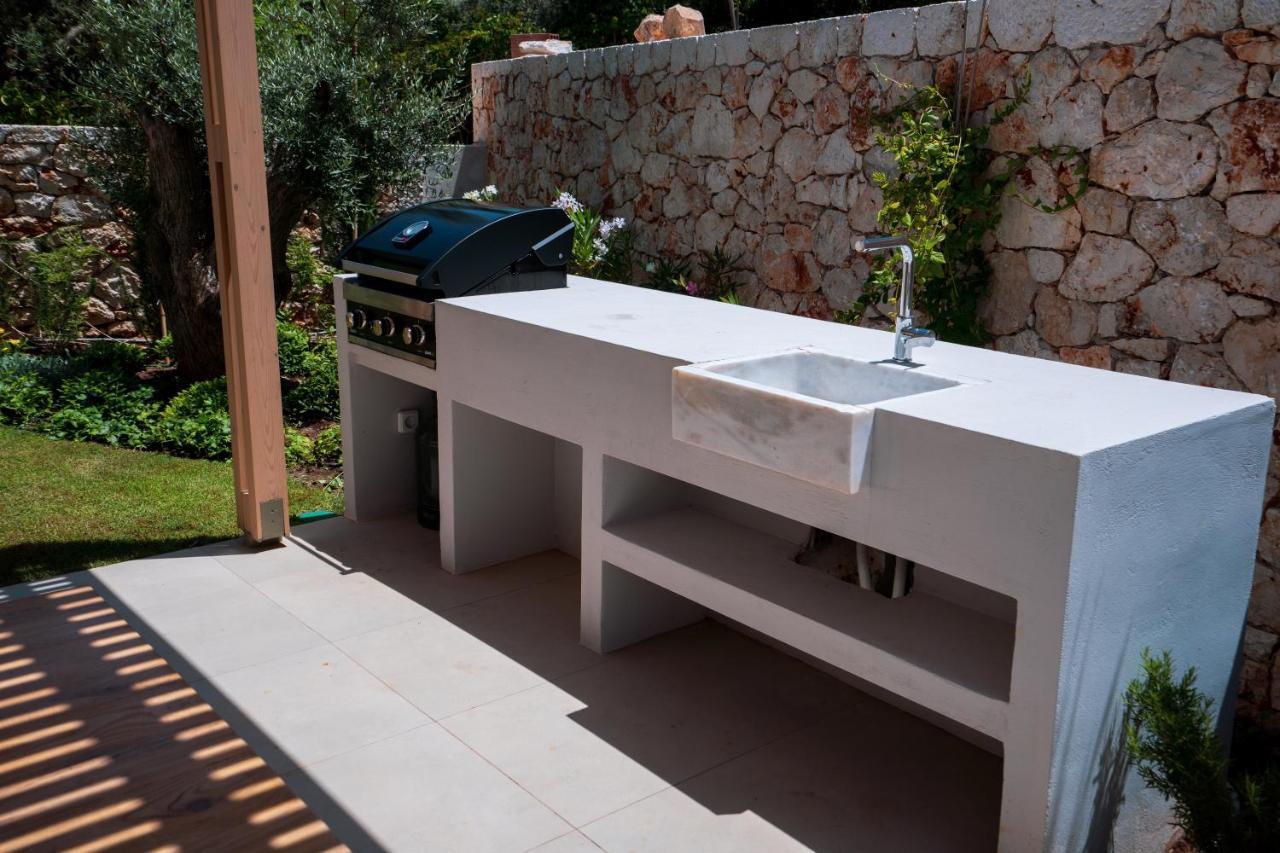 Papadria - Modern Luxury Near Kathisma Tsoukaládhes